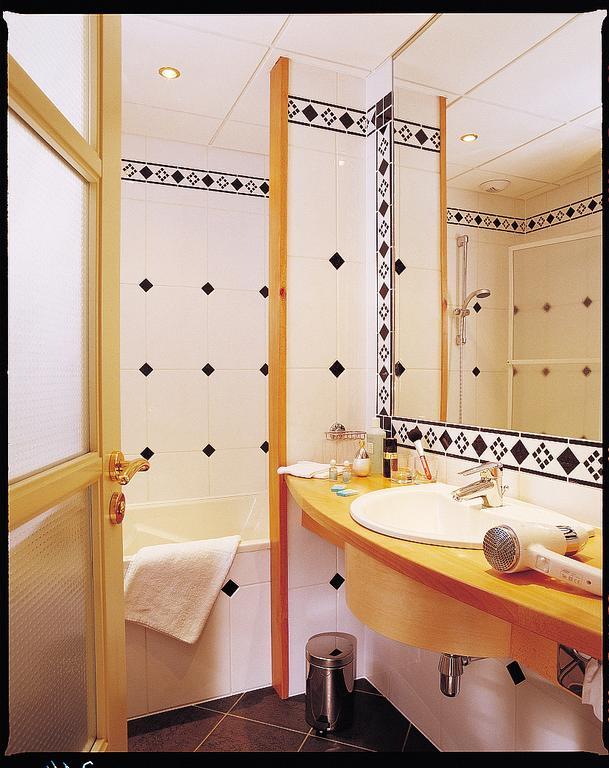 Hotel Restaurant "Le Strasbourg" Bitche Pokoj fotografie